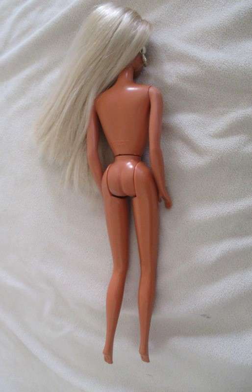 Vintage Mattel Barbie doll with long soft hair and original earrings -  Knees bend