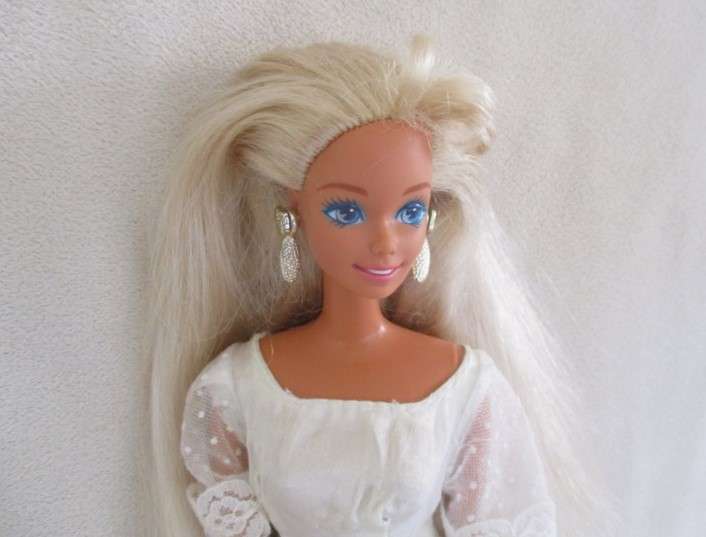 Vintage Mattel Barbie doll with long soft hair and original earrings -  Knees bend