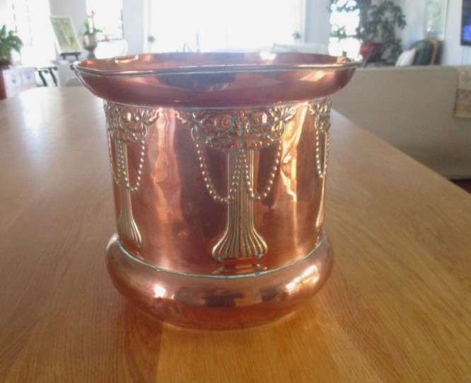 Circa 1903-1910 - antique large copper Art Nouveau Beldray, England jardiniere - awesome