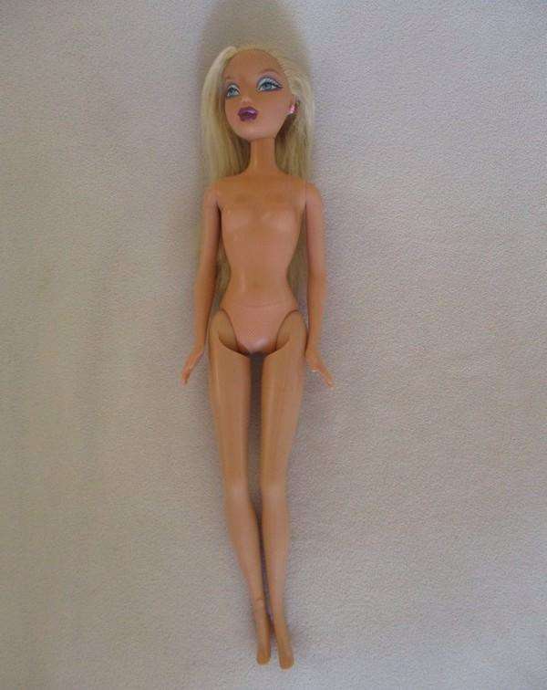 Rare Mattel My Scene Barbie - Barbie with original earrings and shoes -  Knees bend