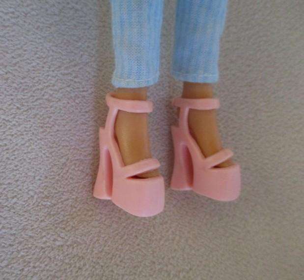 Rare Mattel My Scene Barbie - Barbie with original earrings and shoes -  Knees bend