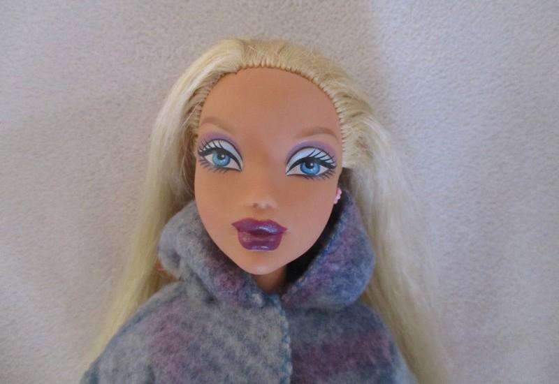 Rare Mattel My Scene Barbie - Barbie with original earrings and shoes -  Knees bend