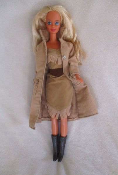 A Mattel Barbie doll with tinsel in her hair - 1991 Sun Sensation Barbie? -  Knees bend