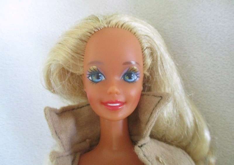 A Mattel Barbie doll with tinsel in her hair - 1991 Sun Sensation Barbie? -  Knees bend