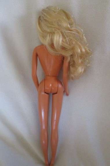 A Mattel Barbie doll with tinsel in her hair - 1991 Sun Sensation Barbie? -  Knees bend