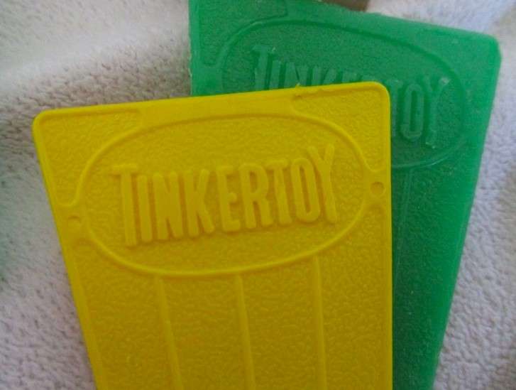 A large batch of over 300 vintage Tinkertoy building blocks