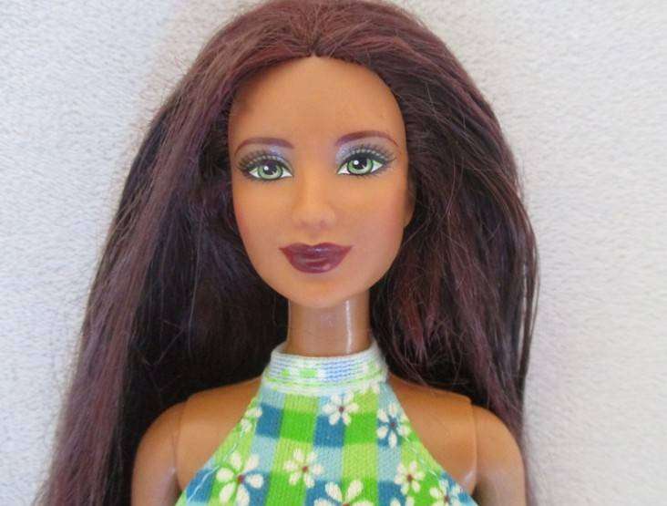 Vintage 1999 Mattel "Pretty in Plaid" Barbie Redhead in original dress - knees bend