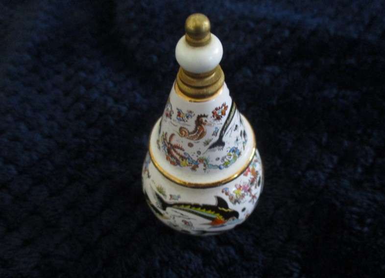 A vintage Pallini Attiki Venus series, Greece perfume bottle to add to your collection