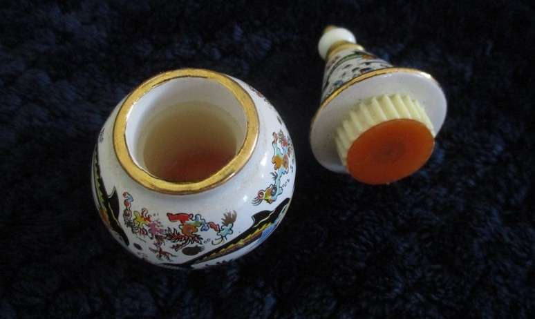 A vintage Pallini Attiki Venus series, Greece perfume bottle to add to your collection