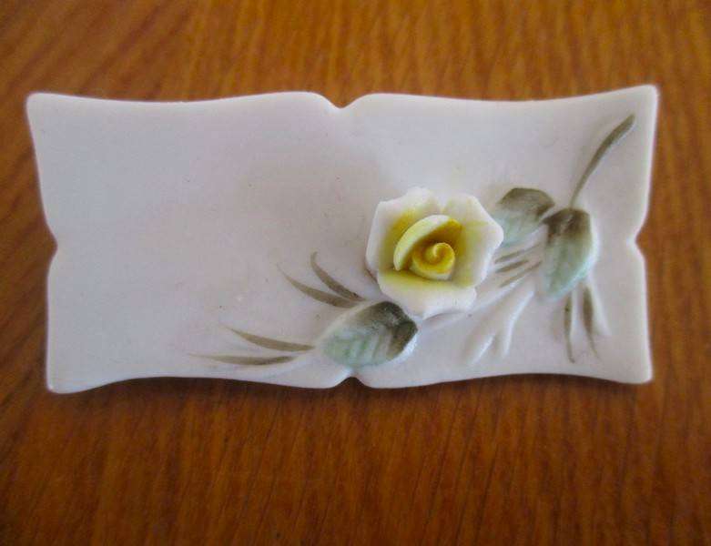 Eight vintage hand made porcelain Balboa, Italy dinner table place name "stands" in perfec condition