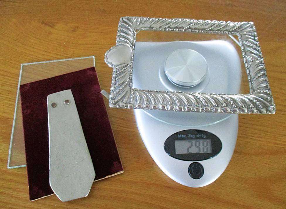 Vintage Birmingham Sterling Silver photo frame with hallmark - 298g (weighing frame only)