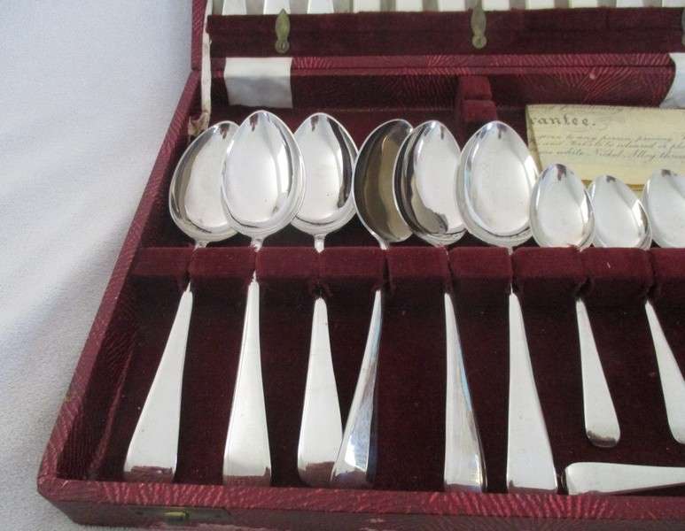 Excellent vintage nickel silver Viners Resilco, Sheffield set in original canister - super stainless