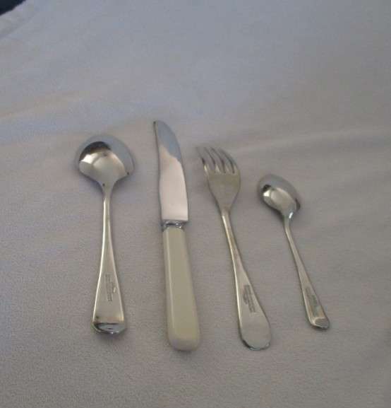 Excellent vintage nickel silver Viners Resilco, Sheffield set in original canister - super stainless