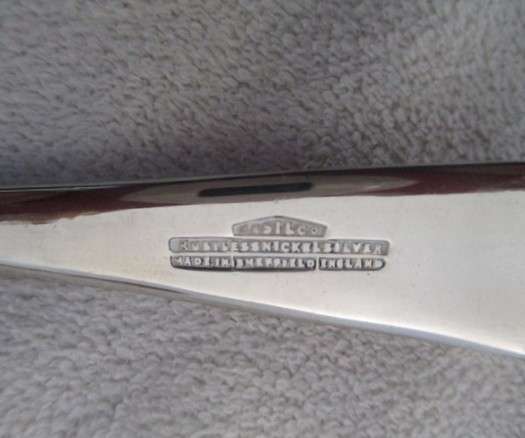 Excellent vintage nickel silver Viners Resilco, Sheffield set in original canister - super stainless