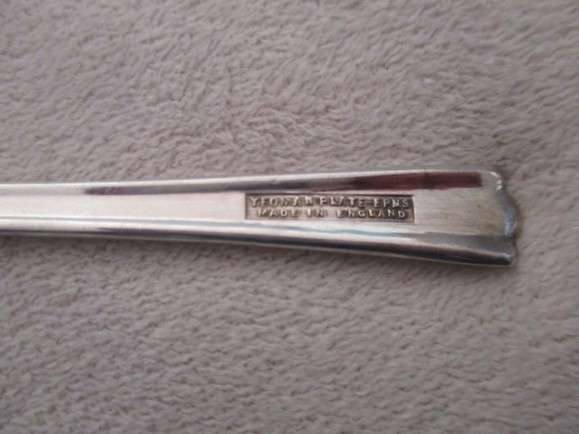 1. Quality vintage Art Deco Yeoman, England EPNS set in canister - 6 cake forks and cake lifter