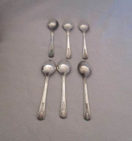 2. Quality vintage Art Deco Yeoman, England EPNS set in canister - 6 teaspoons and sugar tongs