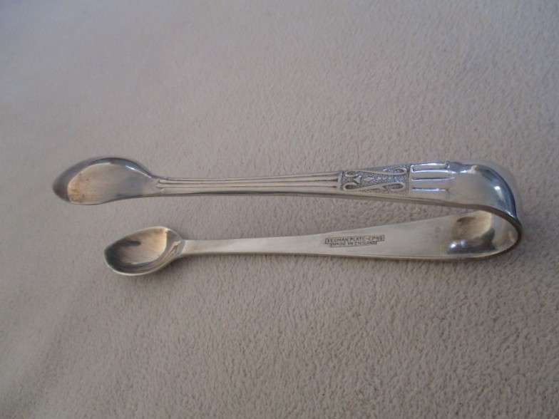2. Quality vintage Art Deco Yeoman, England EPNS set in canister - 6 teaspoons and sugar tongs