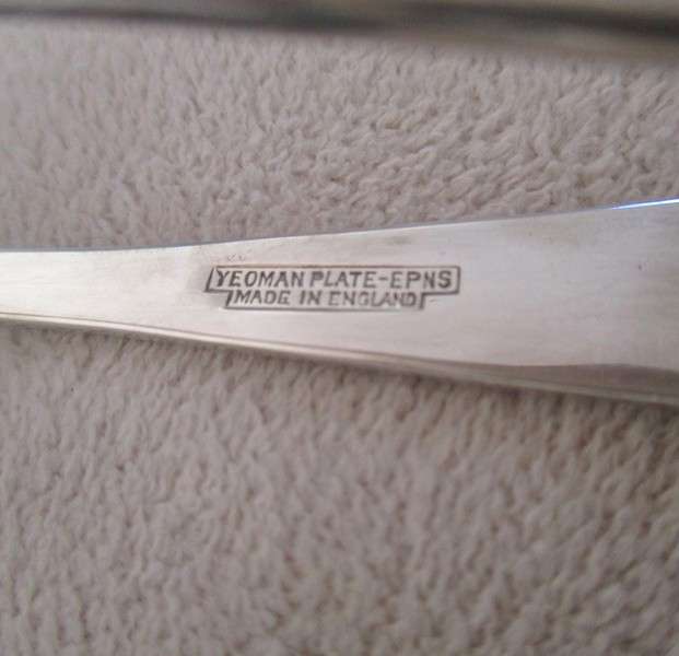 2. Quality vintage Art Deco Yeoman, England EPNS set in canister - 6 teaspoons and sugar tongs