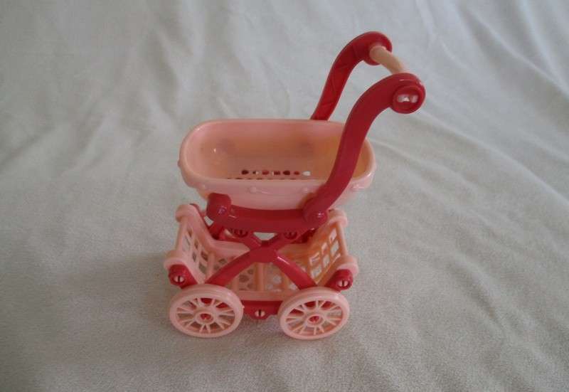 A cute pram for your Barbie baby