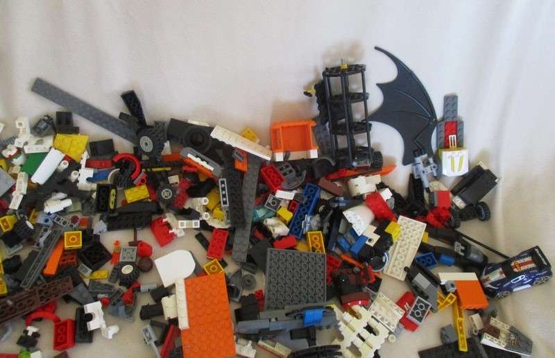 A batch of over 1000 real Lego pieces