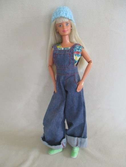 Vintage 1997 articulated Mattel Cool Blue Barbie with original earrings and shoes