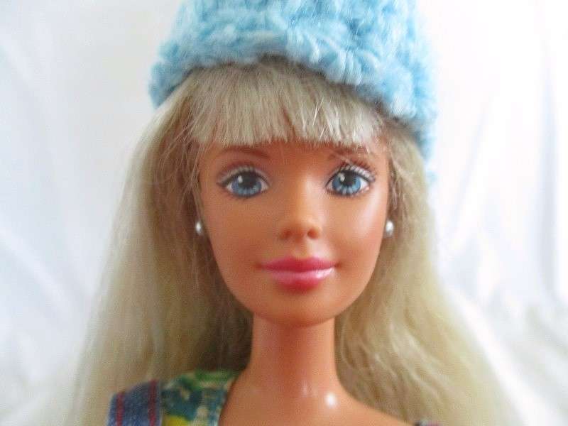 Vintage 1997 articulated Mattel Cool Blue Barbie with original earrings and shoes
