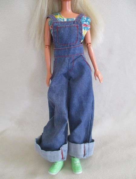 Vintage 1997 articulated Mattel Cool Blue Barbie with original earrings and shoes