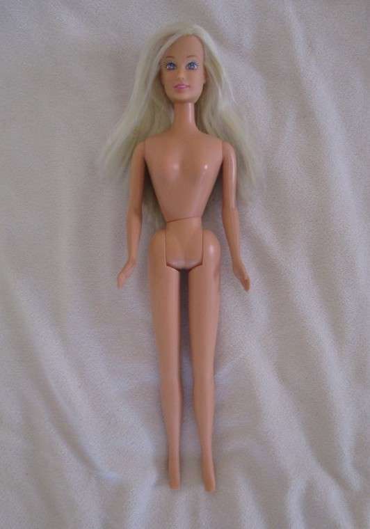A Barbie/Steffi Love clone doll with more mature face