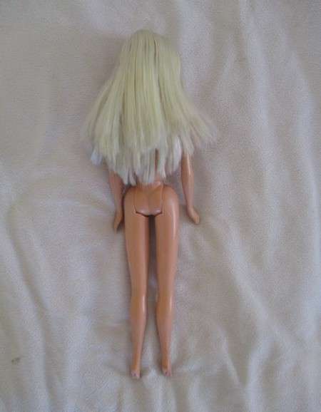 A Barbie/Steffi Love clone doll with more mature face