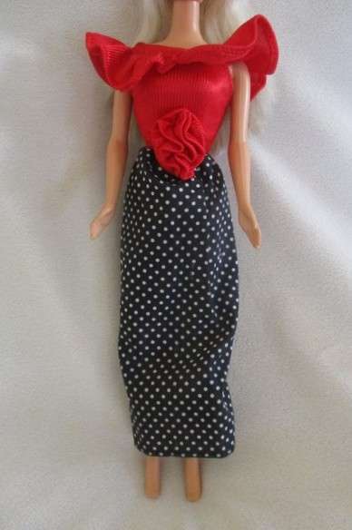 A Barbie/Steffi Love clone doll with more mature face