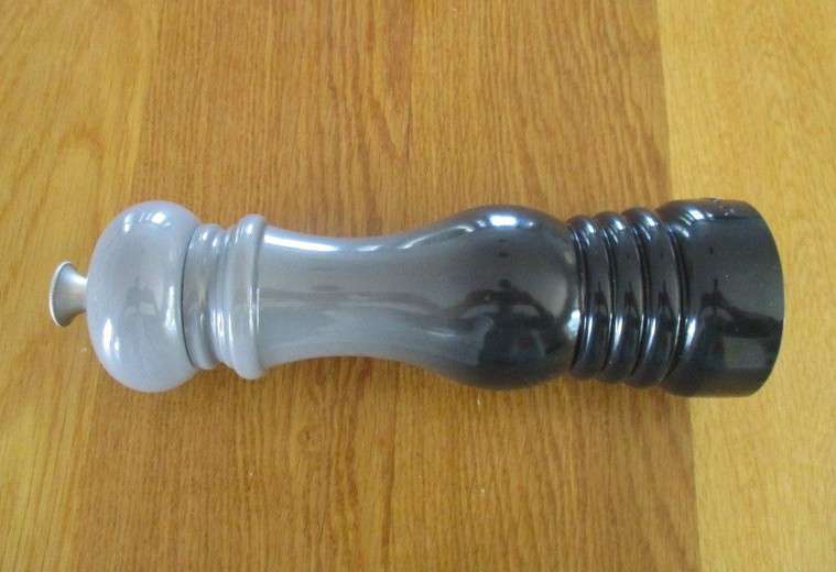 A set of genuine Le Creuset salt and pepper mills in excellent condition