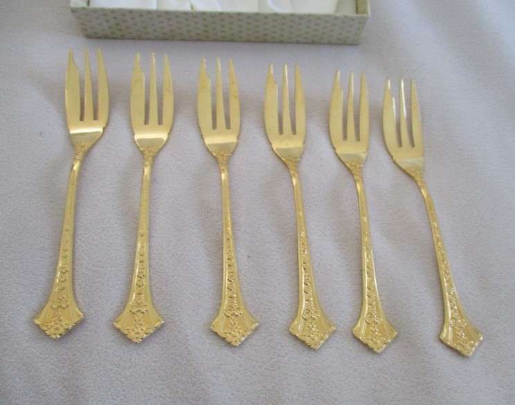 Eetrite 24ct gold plated cake forks in box PLUS 6 rare butter knives - introductory set 1970's