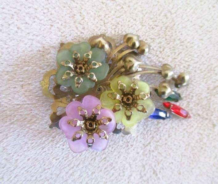 A rather unique and pretty vintage brooch
