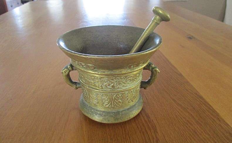 Antique Soli Deo Gloria A 1740 huge, heavy bronze apothecary mortar and pestle