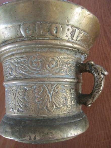 Antique Soli Deo Gloria A 1740 huge, heavy bronze apothecary mortar and pestle