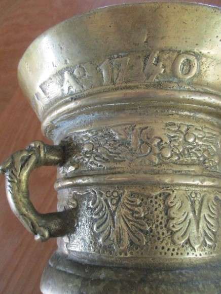 Antique Soli Deo Gloria A 1740 huge, heavy bronze apothecary mortar and pestle