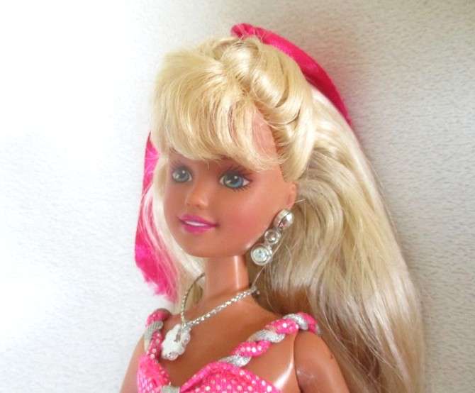 Barbie's teenage sister - Teen Time Skipper in original outfit and jewellery -  Knees bend