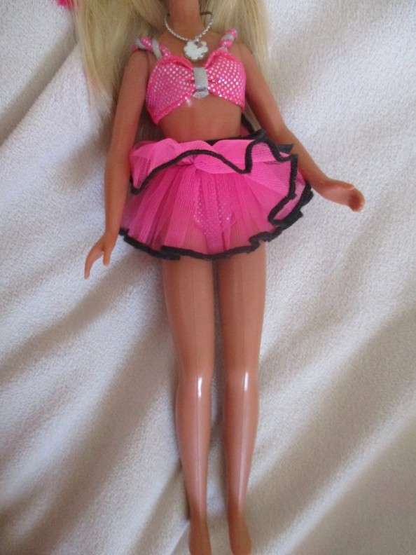 Barbie's teenage sister - Teen Time Skipper in original outfit and jewellery -  Knees bend