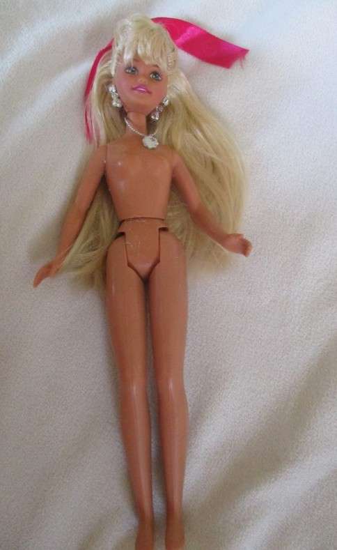 Barbie's teenage sister - Teen Time Skipper in original outfit and jewellery -  Knees bend