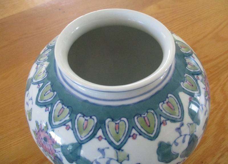 Beautiful mid century large globular Chinese vase with lotus flower design - signed