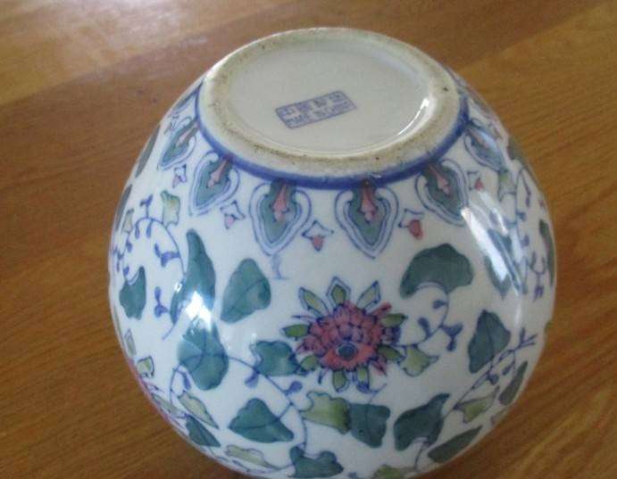 Beautiful mid century large globular Chinese vase with lotus flower design - signed