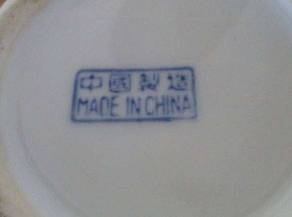 Beautiful mid century large globular Chinese vase with lotus flower design - signed