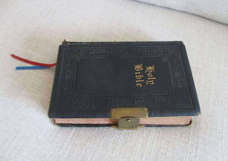 Circa 1907 - The Palestine Pictorial Bible - old antique Bible with brass clasp
