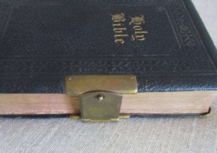 Circa 1907 - The Palestine Pictorial Bible - old antique Bible with brass clasp