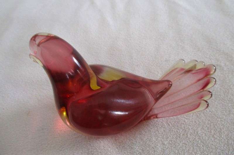 Exceptional Murano Art Glass Paperweight - pigeon