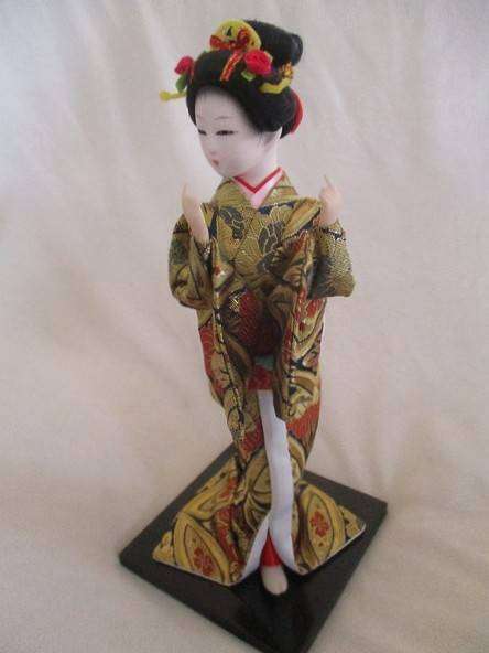 Stunning Shuangmin Craft Japanese Geisha doll in original box