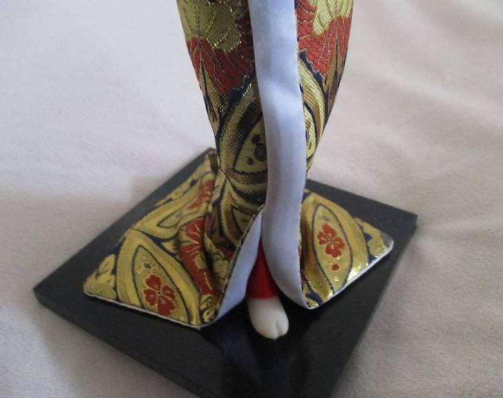 Stunning Shuangmin Craft Japanese Geisha doll in original box