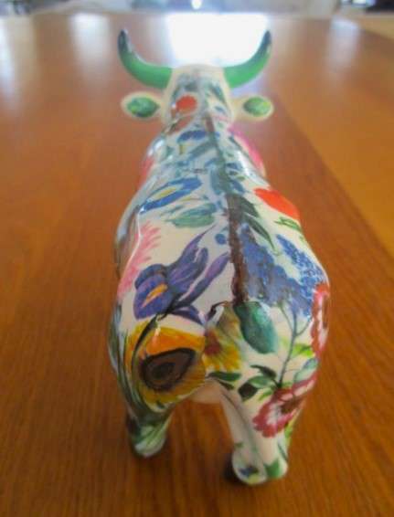 2. Collectable -2007 Cow Parade Maddi's Garden by Marybeth Whalen (West Hartford) in original box