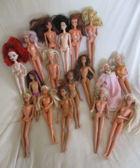 Doll restorer bargain!!  17 dolls (mainly Barbie) incl. 1960's Marlo Flip?/TNT? & soft body Barbie