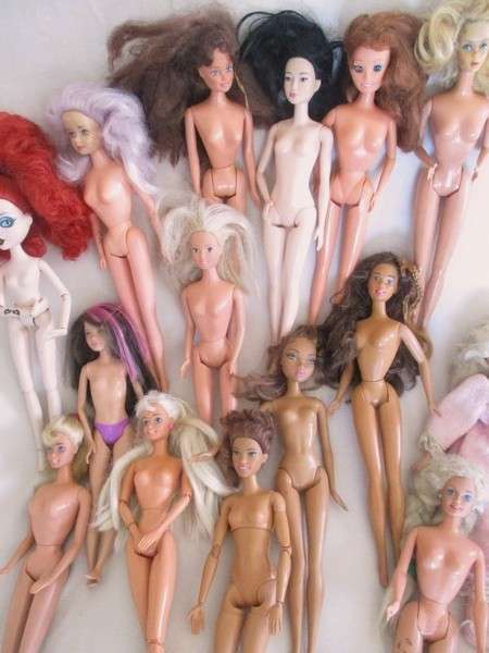 Doll restorer bargain!!  17 dolls (mainly Barbie) incl. 1960's Marlo Flip?/TNT? & soft body Barbie